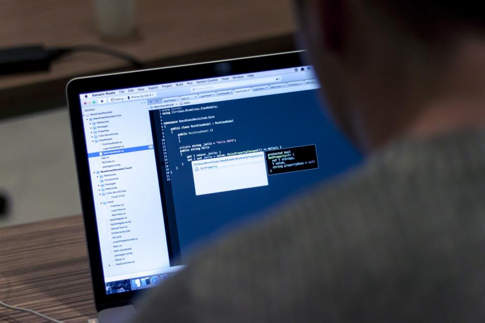Bootstrap vs tailwind: coding Programming