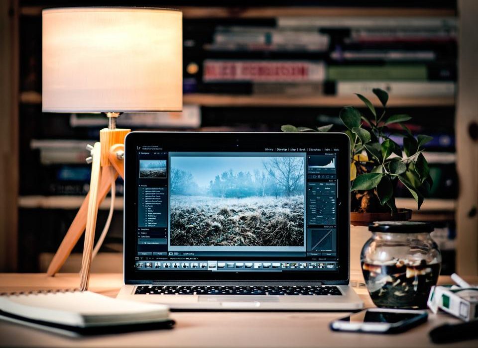 Dark mode: macbook Laptop