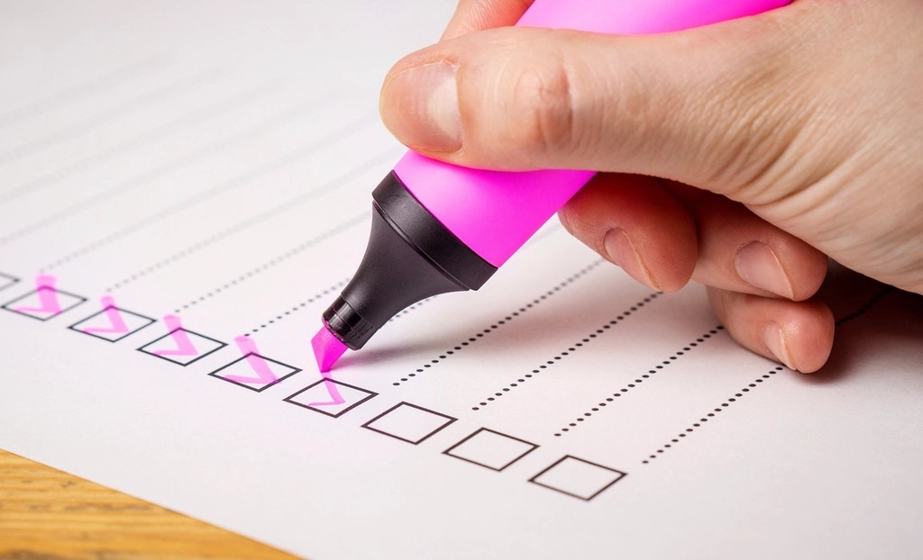 Usability heuristics: side view hand writing checklist