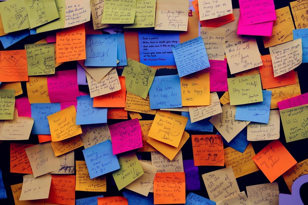 User personas guide: free sticky notes office board